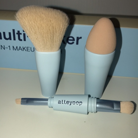 ALLEYOOP Multi-tasker 4 in 1 Makeup Brush - Picture 4 of 7
